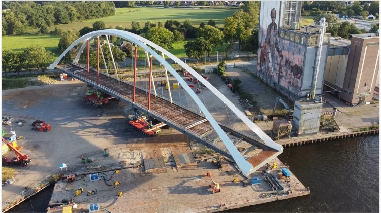 Brug op haar plek: zaterdag is het zover