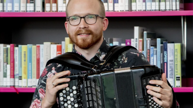 Combinatie accordeon en orgel in Gudulakerk in Lochem