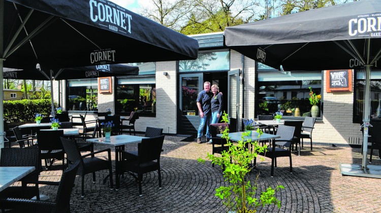 Berry en Konni openen met veel plezier hun  vernieuwde brasserie de Waterjuffer in Harfsen