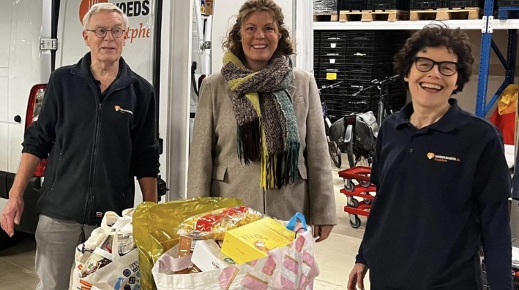 Inner Wheel Barchem steunt Voedselbank met extra inzameling