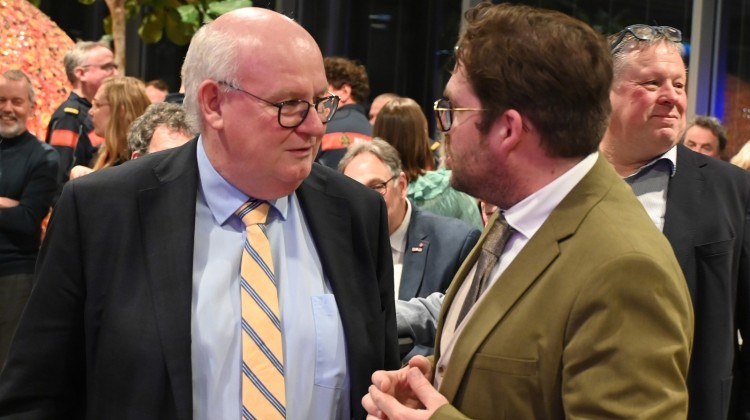 Waarnemend burgemeester Frans Backhuijs en burgemeester Sebastiaan van 't Erve