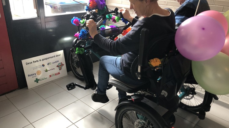 Duofiets met de sponsoren
