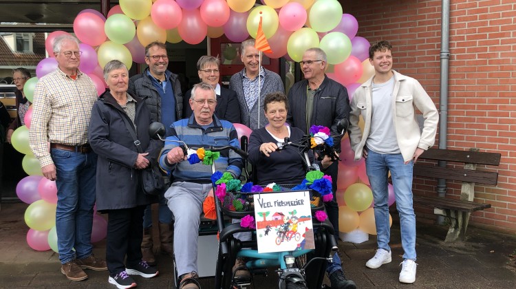 Ruempol neemt duofiets feestelijk in gebruik