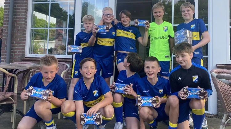 JO12-3 Sportclub Lochem scoort met ijstaarten