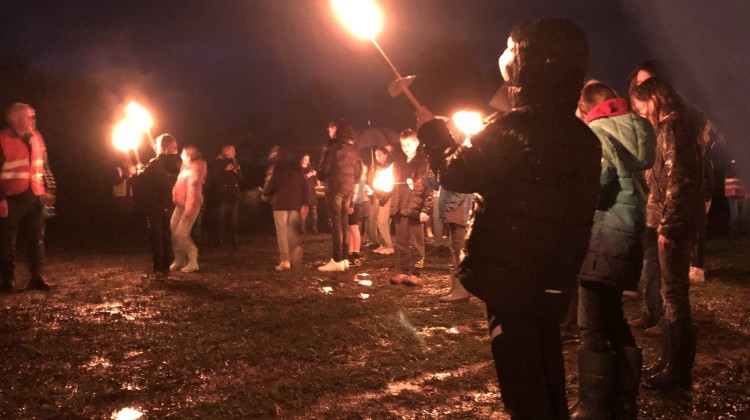 Regen zorgt voor vertraging aansteken Paasvuren