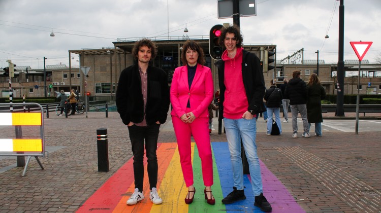 Regenboogpad Zutphen geopend: 'Strijden voor gelijkwaardigheid'