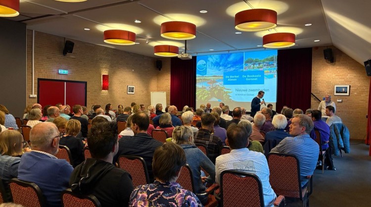 Veel belangstelling en kritische betrokkenheid bij informatieavond nieuwbouw zwembad Almen