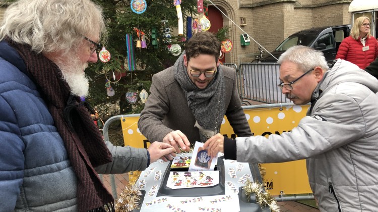 Met het ontsteken van de Wensboom werd Kerstmarkt Lochem geopend