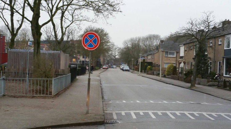Politie en school niet blij met parkeerders Paulus Potterstraat