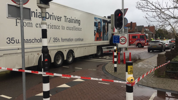 Fietser (69) overlijdt na ongeluk met vrachtwagen