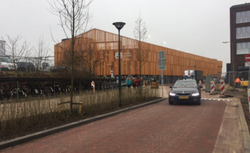 Volkskrant als een van de weinige lovend over parkeergarage 