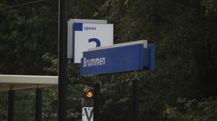 Dronken man valt in slaap op spoor Brummen