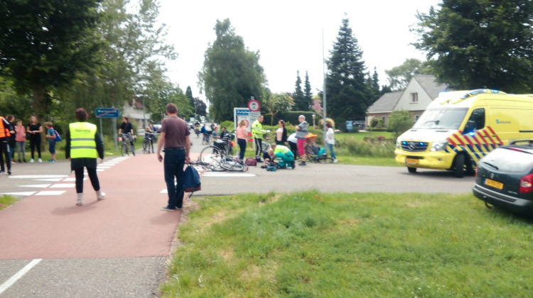 Automobilist rijdt scholieren aan in Warnsveld