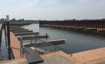 Stel heeft op klaarlichte dag seks in de Noorderhaven, en wordt gefilmd