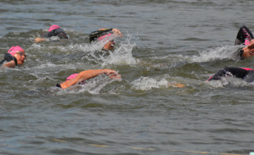 Zes kilometer door de IJssel zwemmen: 'heel gaaf om te doen'