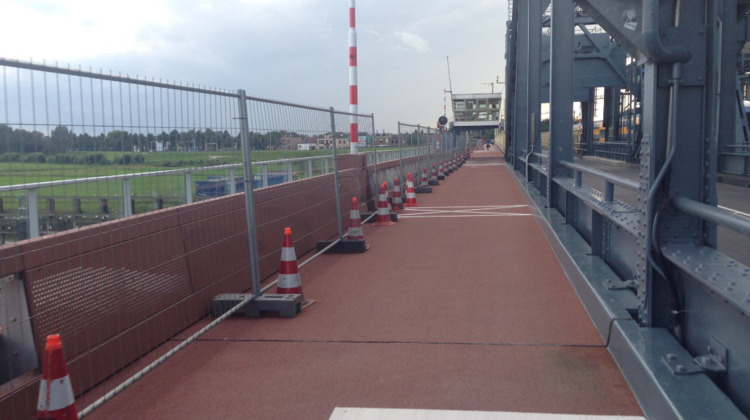 Zal de verlichting van de Oude IJsselbrug werken zoals het hoort?