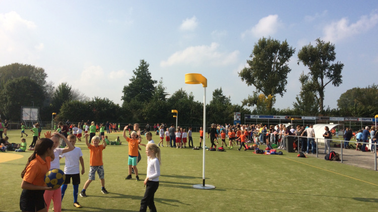 Gemeente Zutphen wil kapot korfbalveld KVZ voor het volgende seizoen repareren