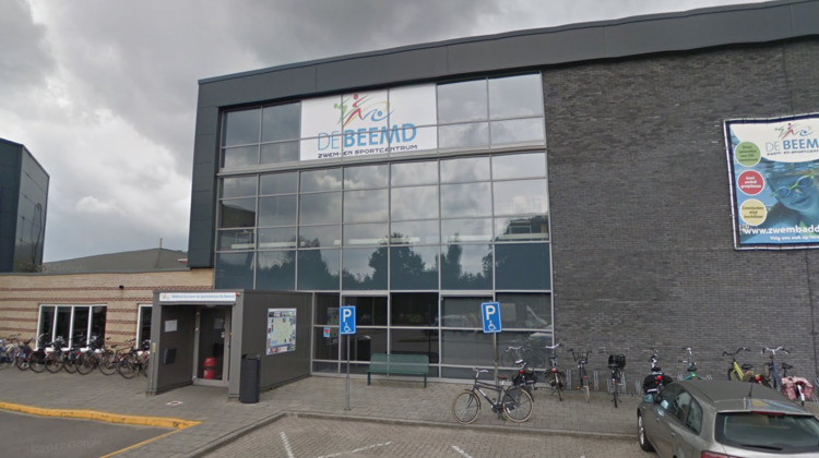Meerdere mensen onwel in zeecontainer bij zwembad in Lochem