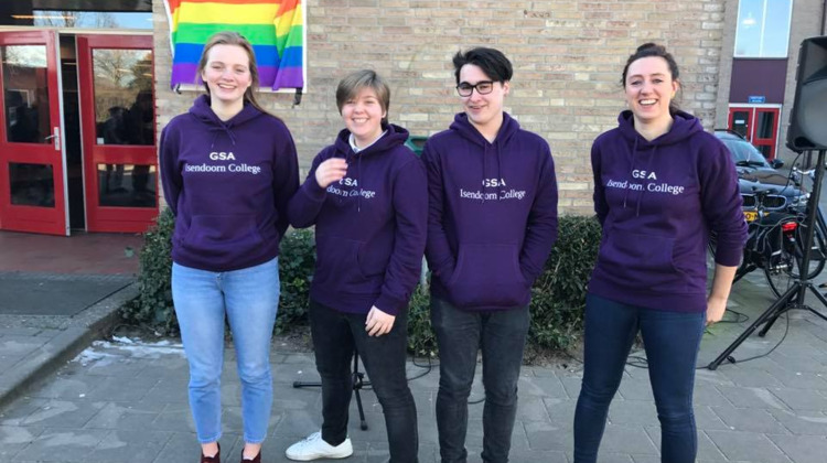 Het Isendoorn College is de eerste regenboogschool 