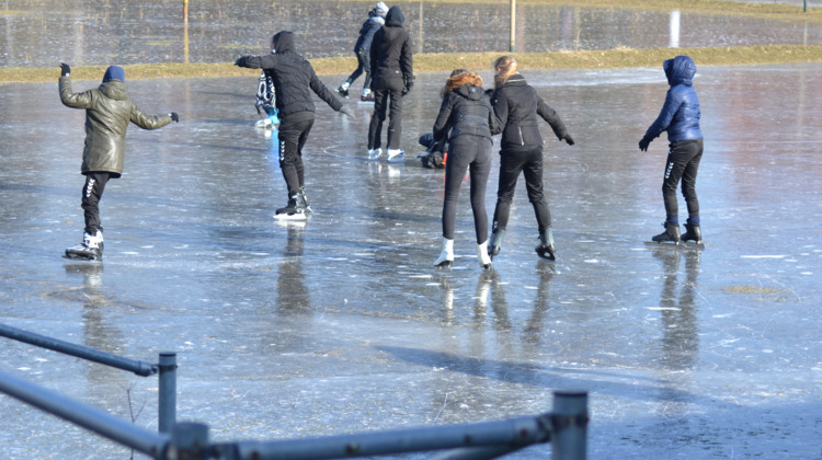 IJspret in Zutphen! Na ruim een jaar is de ijsbaan weer open